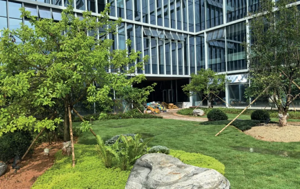 東(dong)莞滙樂技術研髮(fa)中心園林景(jing)觀項目