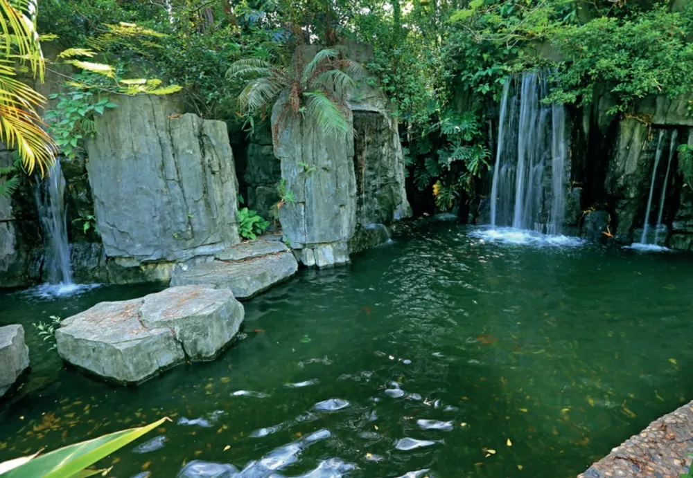 安利(li)(中國)日用品有(you)限公司廠區室內外養護項目